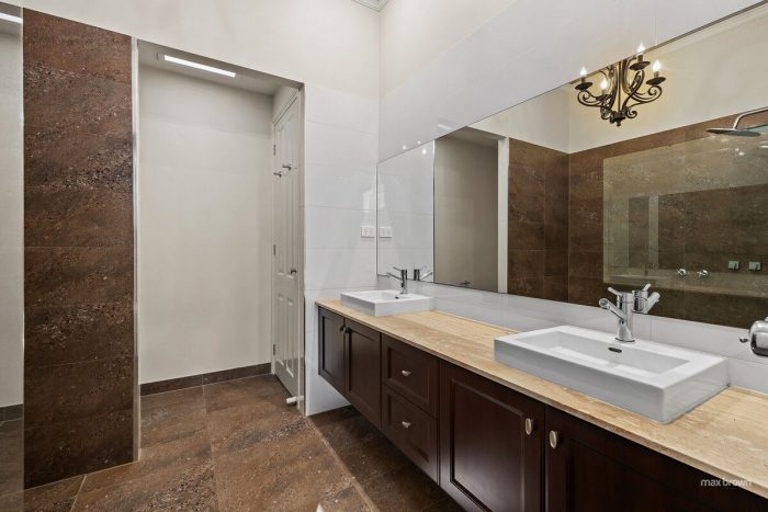 Unit 3/4 Station Rd, Seville VIC 3139, Australia