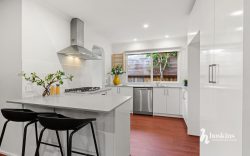 21 Tarwin Dr, Croydon Hills VIC 3136, Australia
