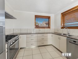 20 Pacific Dr, Binalong Bay TAS 7216, Australia