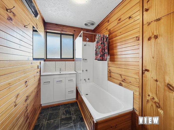 20 Pacific Dr, Binalong Bay TAS 7216, Australia