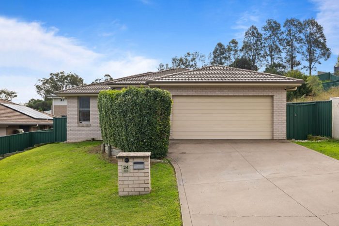 24 Dixon Cct, Muswellbrook NSW 2333, Australia