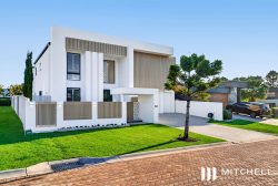 1883 Oak Hill Dr Sanctuary Cove QLD 4212 Australia