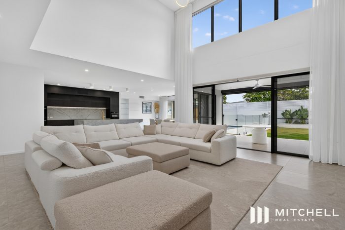 1883 Oak Hill Dr Sanctuary Cove QLD 4212 Australia