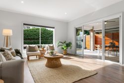 25A Nambour Cres West Lakes Shore SA 5020 Australia