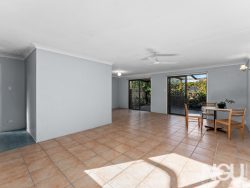 4 Wellington St Brassall QLD 4305 Australia