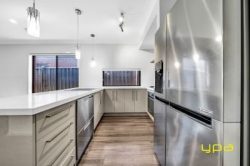 49 Avonbury Cct, Cranbourne West VIC 3977, Australia