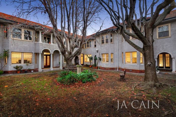 Unit 10/2B Hawsleigh Ave Balaclava VIC 3183 Australia