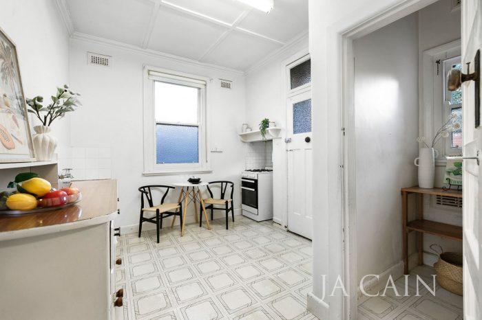 Unit 10/2B Hawsleigh Ave Balaclava VIC 3183 Australia