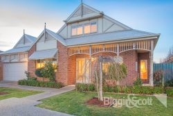 62 Lake Gardens Ave Lake Gardens VIC 3355 Australia