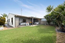 Unit 2/5 Caldwell St Golden Beach QLD 4551 Australia