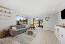 Unit 2/5 Caldwell St Golden Beach QLD 4551 Australia