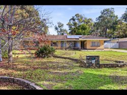 15 Hawkstone Rd Roleystone WA 6111 Australia