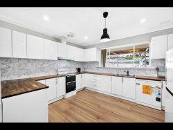 15 Hawkstone Rd Roleystone WA 6111 Australia