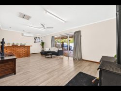 15 Hawkstone Rd Roleystone WA 6111 Australia