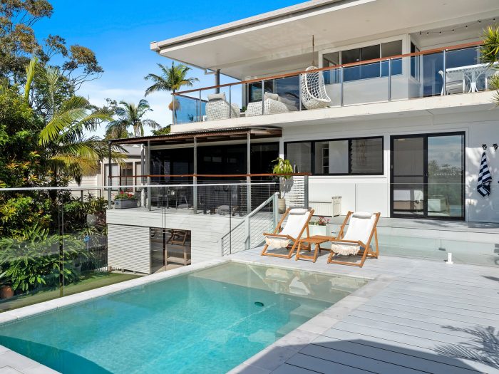 19 Hibiscus Parade, Banora Point NSW 2486, Australia