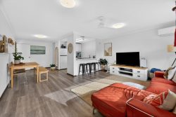 Unit 2/5 Hillstar Ave, Burleigh Waters QLD 4220, Australia