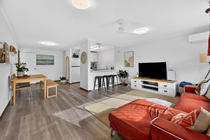 Unit 2/5 Hillstar Ave, Burleigh Waters QLD 4220, Australia
