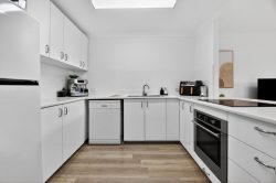2/5 Hillstar Avenue, Burleigh Waters QLD 4220