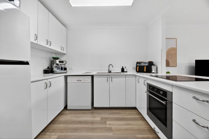 2/5 Hillstar Avenue, Burleigh Waters QLD 4220