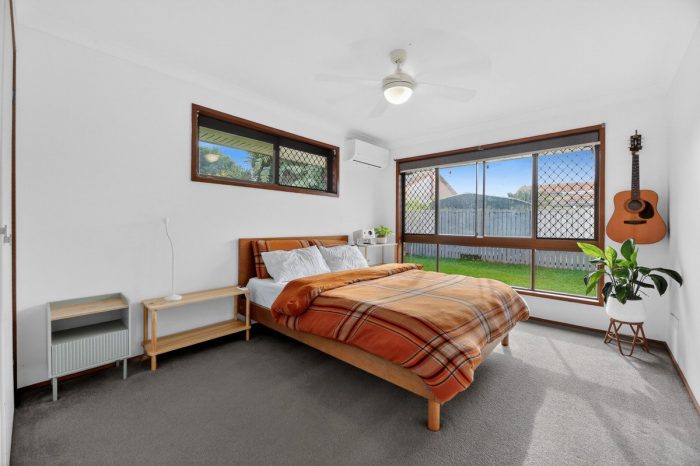 Unit 2/5 Hillstar Ave, Burleigh Waters QLD 4220, Australia