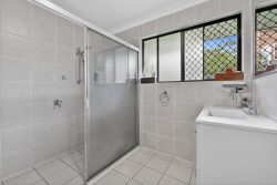 Unit 2/5 Hillstar Ave, Burleigh Waters QLD 4220, Australia