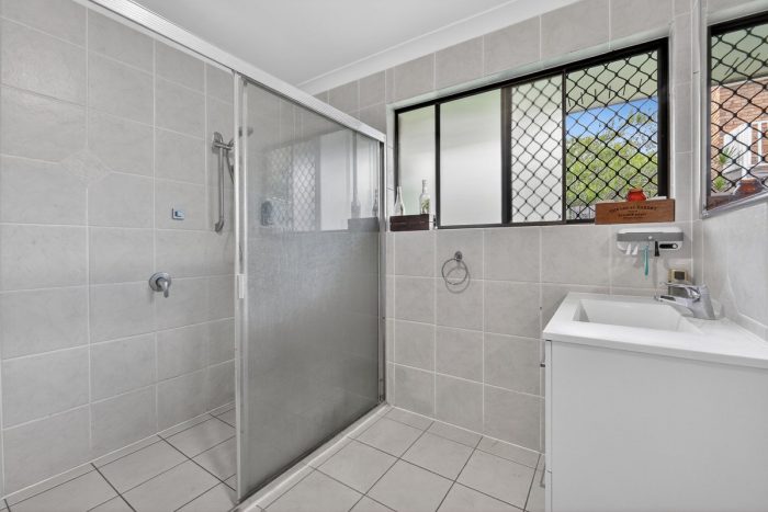 Unit 2/5 Hillstar Ave, Burleigh Waters QLD 4220, Australia