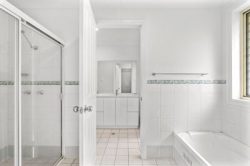 Unit 1/12 Hillview St, Woy Woy NSW 2256, Australia