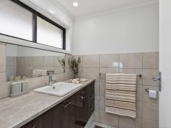 16 Sundale Rd, Warrnambool VIC 3280, Australia