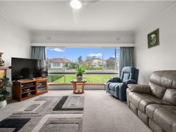 4 Janet Ave, Hamilton VIC 3300, Australia