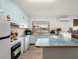 4 Janet Ave, Hamilton VIC 3300, Australia