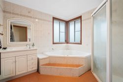 4 Hayter Cl, Kariong NSW 2250, Australia