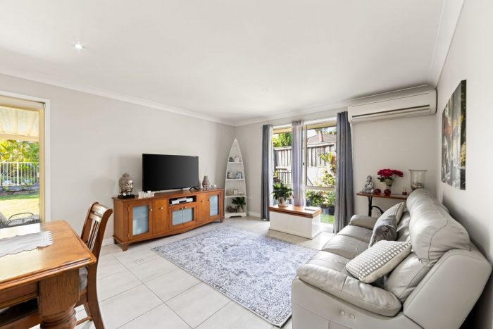 10 Olive Kari Cl, Kariong NSW 2250, Australia