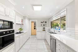 10 Olive Kari Cl, Kariong NSW 2250, Australia