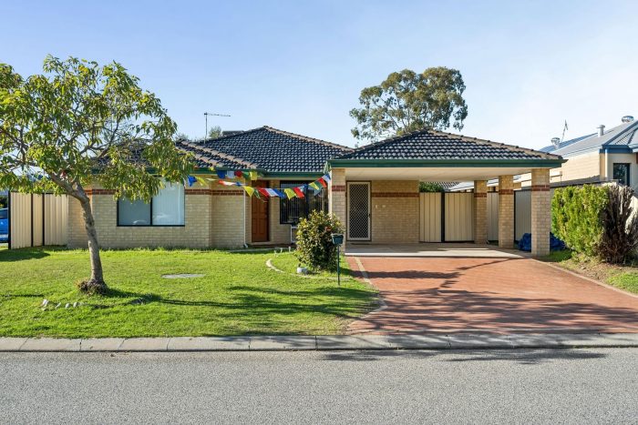 15 Irene McCormack Way Queens Park WA 6107 Australia