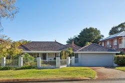 39 Boronia Ave Nedlands WA 6009 Australia