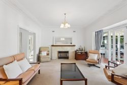 39 Boronia Ave Nedlands WA 6009 Australia