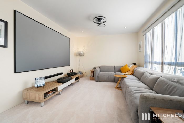 Unit 242/3 Pendraat Parade Hope Island QLD 4212 Australia