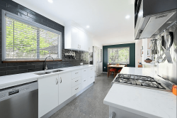 33 Boyne Cres West Gladstone QLD 4680 Australia