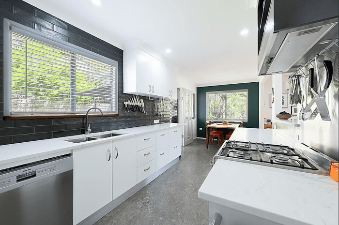 33 Boyne Cres West Gladstone QLD 4680 Australia