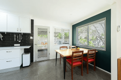 33 Boyne Cres West Gladstone QLD 4680 Australia