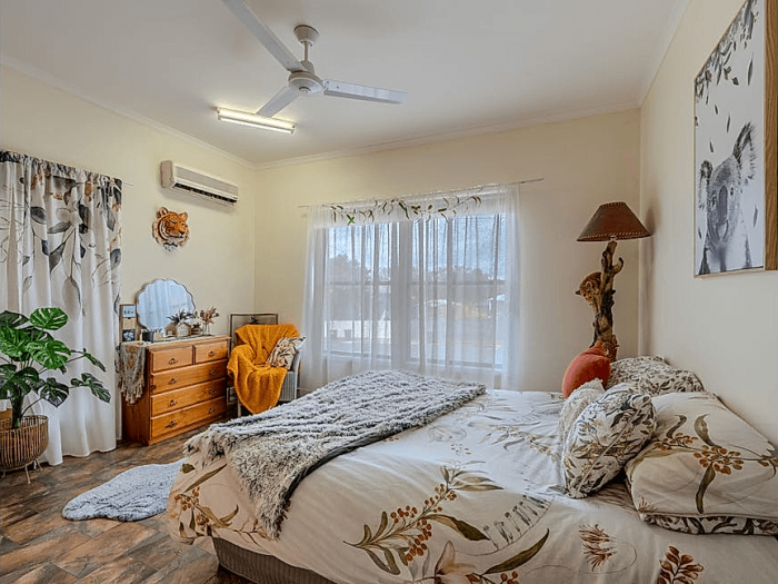 18 Bramston St Gladstone Central QLD 4680 Australia