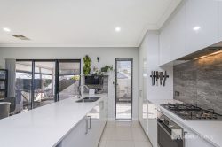 7 Midgegooroo St Ellenbrook WA 6069 Australia
