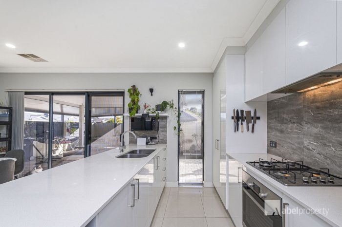 7 Midgegooroo St Ellenbrook WA 6069 Australia