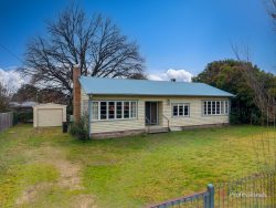 77 Mossman St Armidale NSW 2350 Australia