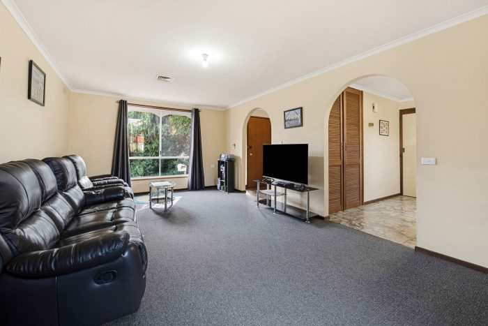 Unit 2/81 Neale St Kennington VIC 3550 Australia