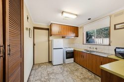 Unit 2/81 Neale St Kennington VIC 3550 Australia