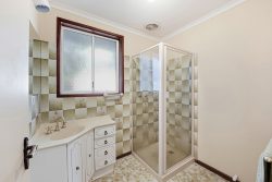 Unit 2/81 Neale St Kennington VIC 3550 Australia