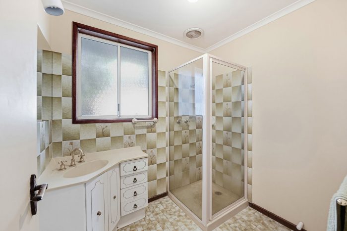 Unit 2/81 Neale St Kennington VIC 3550 Australia