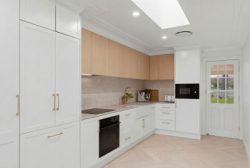 2 Pattie Pl, Woy Woy NSW 2256, Australia