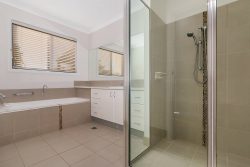 Unit 3/32 Bow St Corowa NSW 2646 Australia